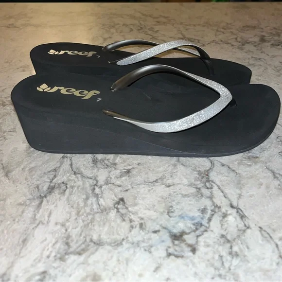 Reef Women’s Krystal Star Wedge Black Silver Thong Sandals Flip Flop Size 7 EUC - Picture 3 of 6